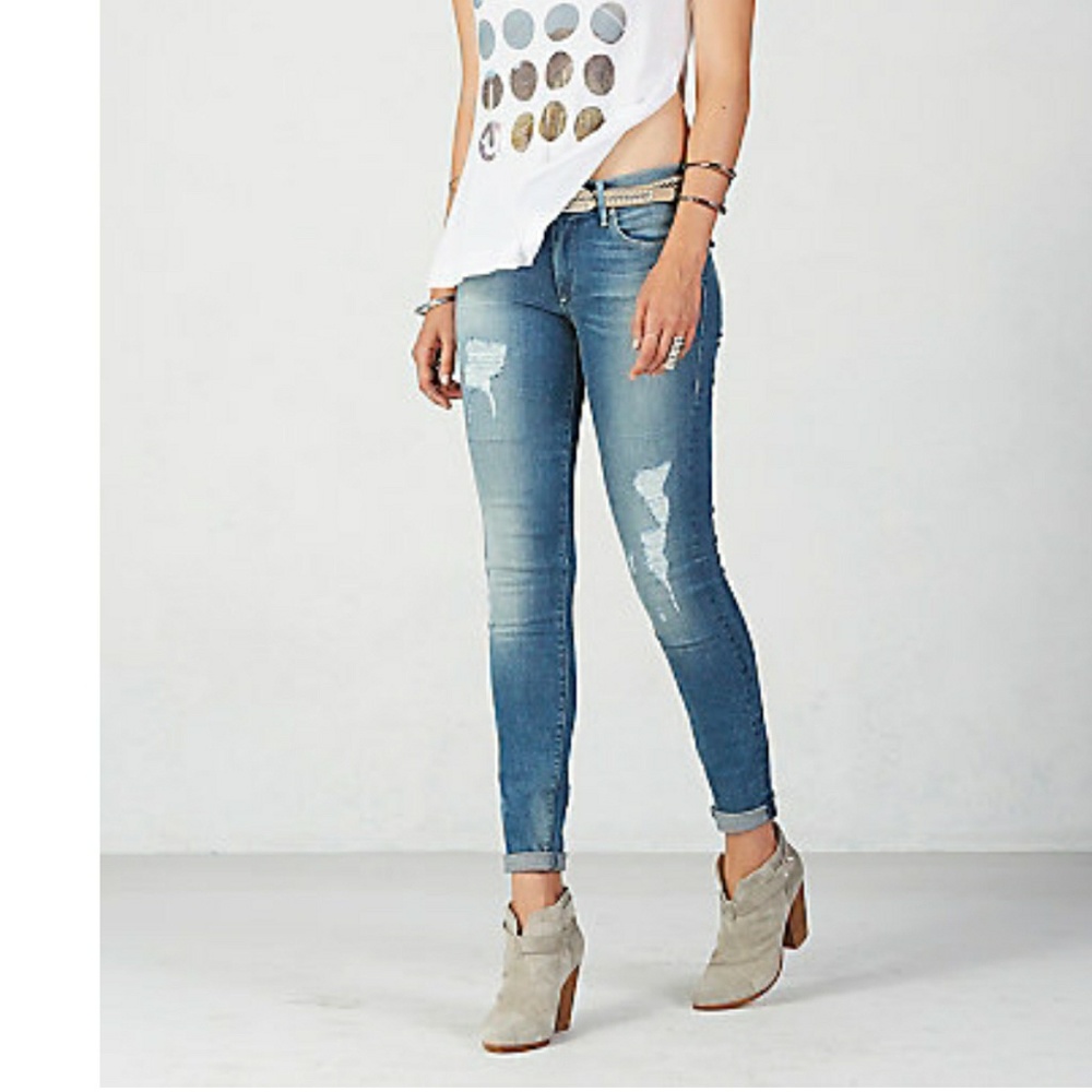 NWOT'S True Religion destroyed Halle super skinny